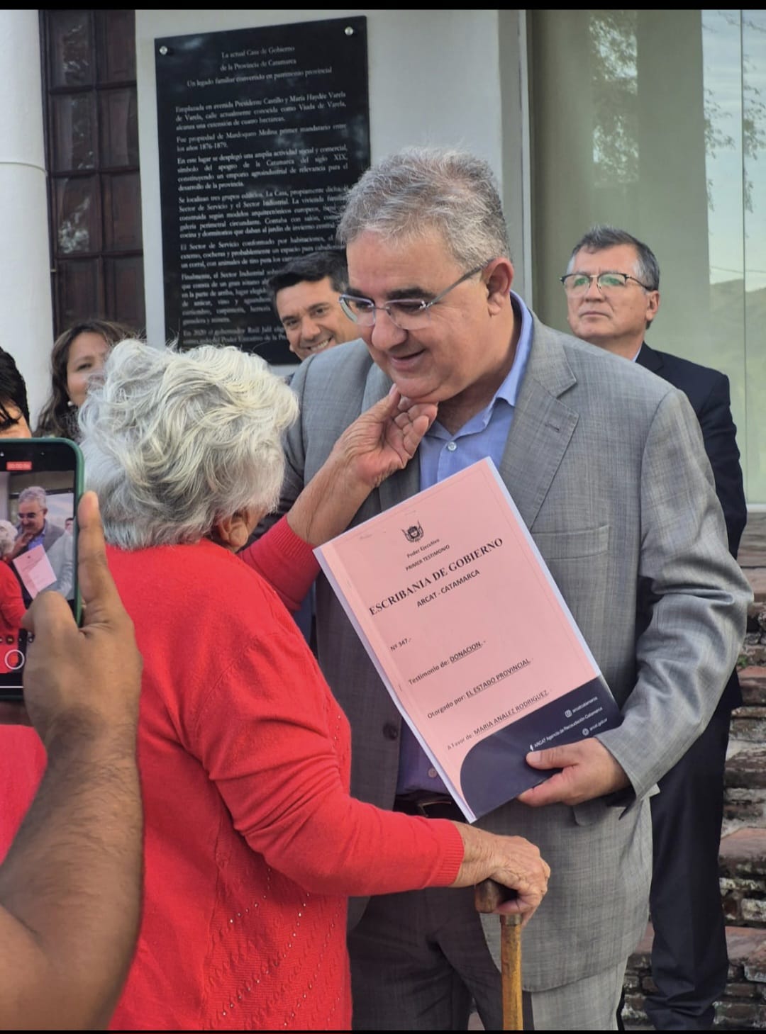 Más de 100 escrituras