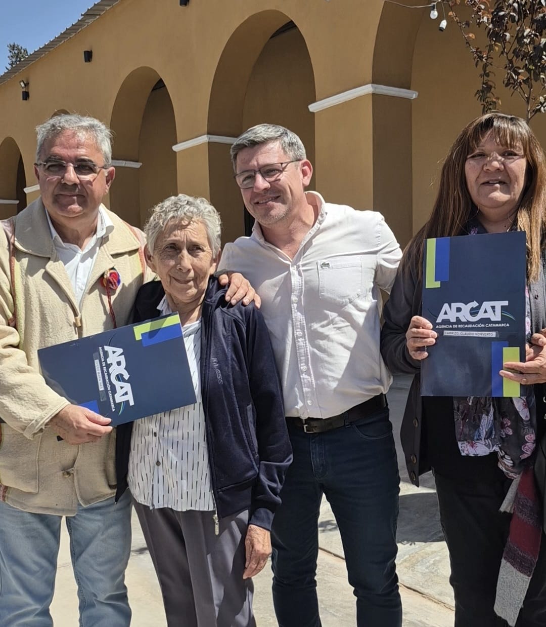 Emoción y arraigo: más familias recibieron sus escrituras en Tinogasta y Fiambalá